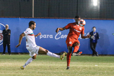 Portuguesa marca no fim, bate o America e conquista o título da Copa Rio