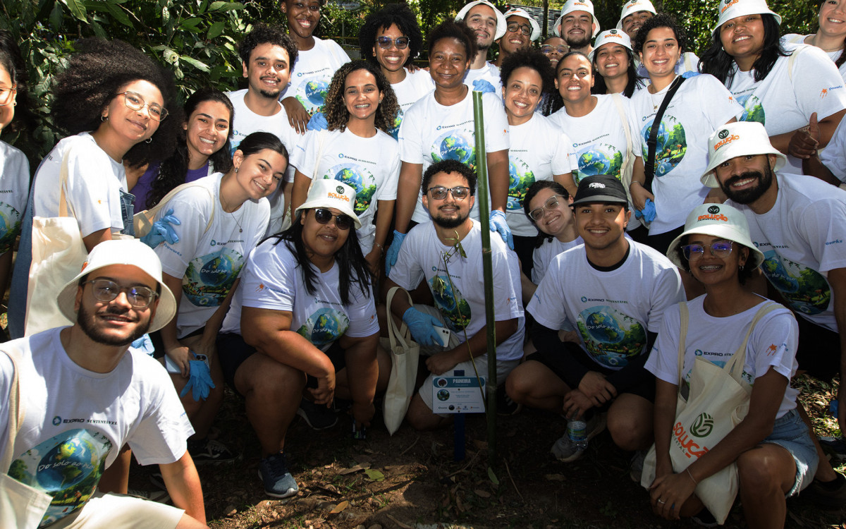 Crianças, jovens e adultos se reuniram em Macaé para recolher resíduos e celebrar o cuidado coletivo com a natureza
