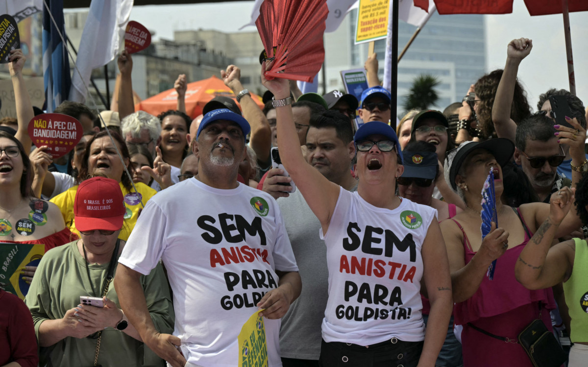 Milhares de pessoas protestaram contra a anistia em São Paulo neste domingo
