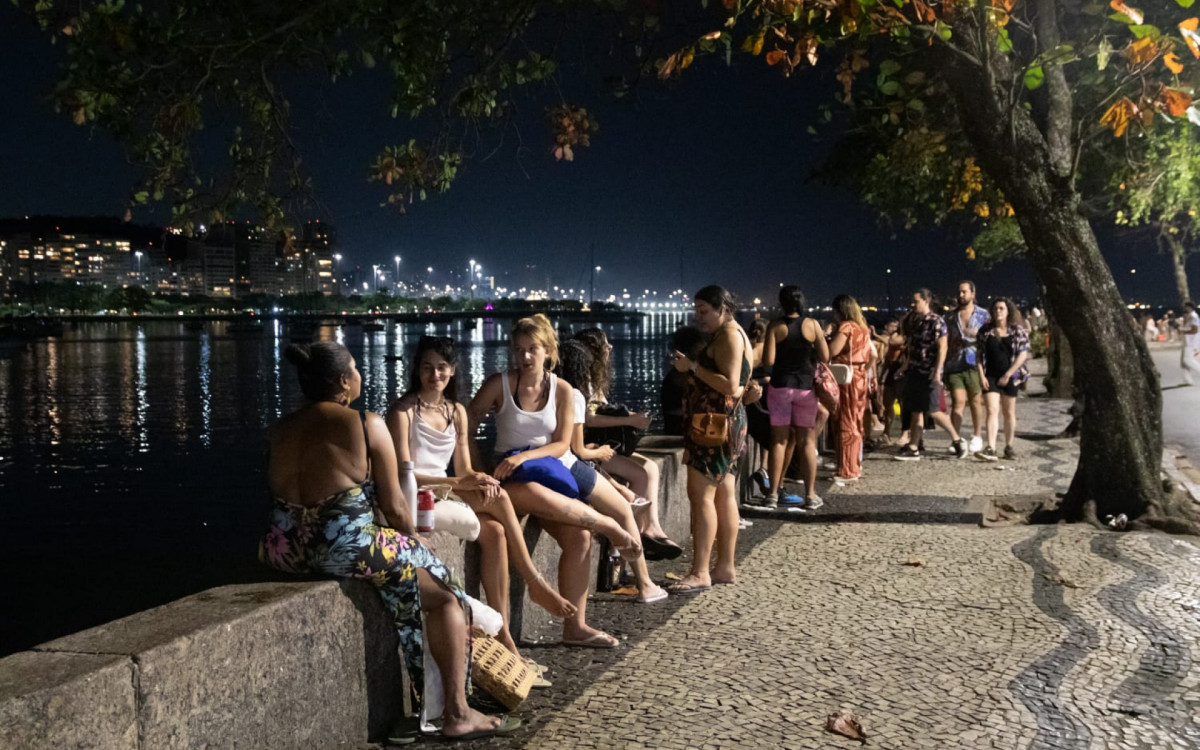 Mureta da Urca tem grande movimentação após domingo alcançar 40,9ºC - Érica Martin/Agência O DIA