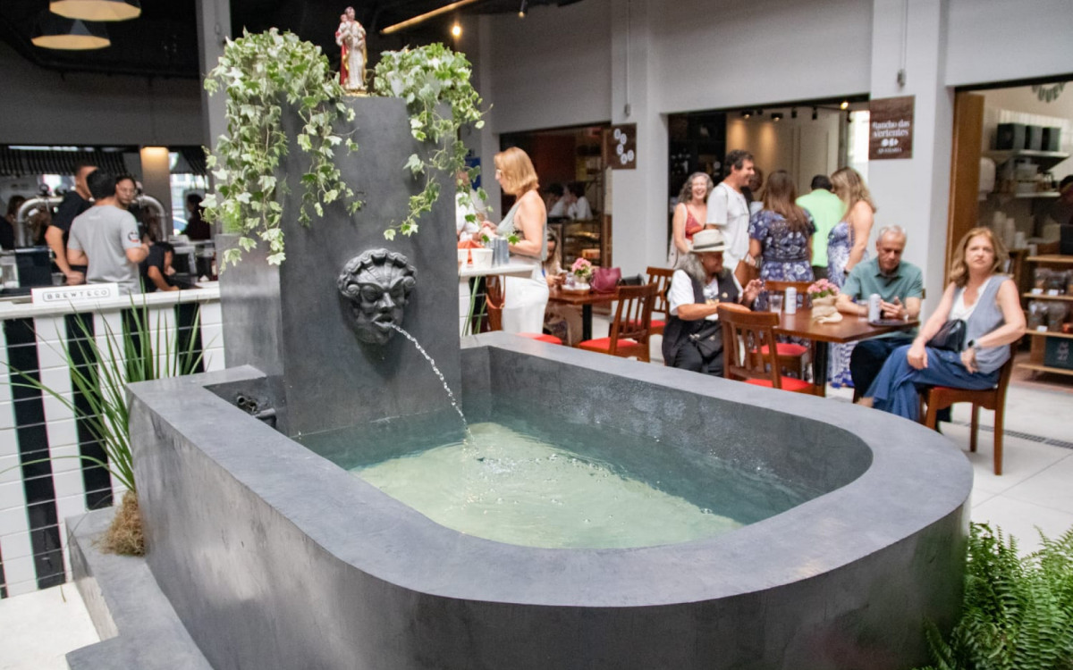 Fonte centenário é um dos destaques do interior do Mercadinho São José