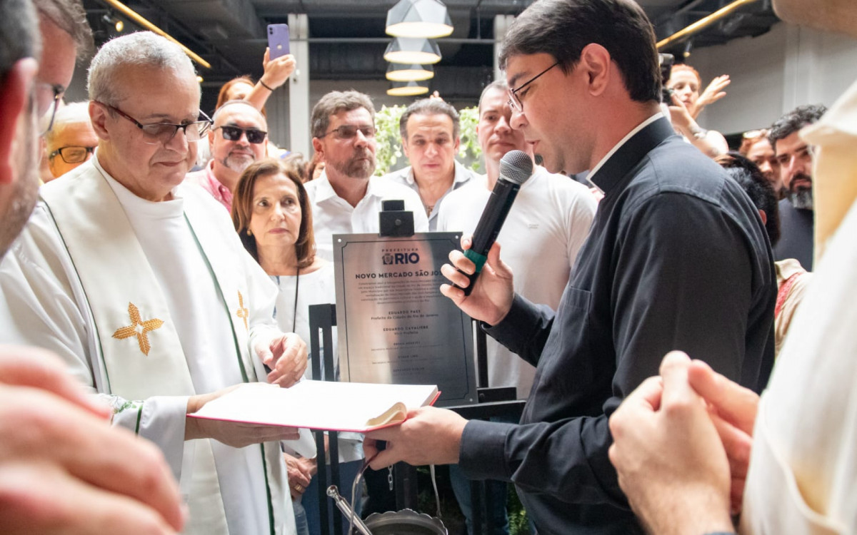 Padre abençoou reabertura do Mercadinho São José 