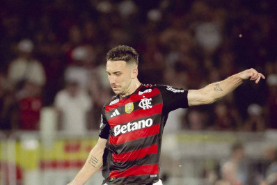 Ortiz vê mexidas no time com naturalidade e lamenta falhas do Flamengo contra o Vasco
