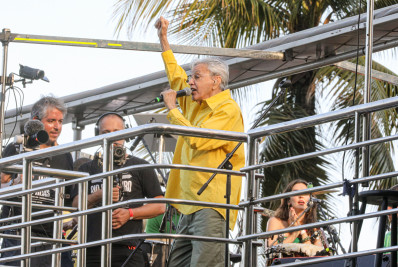 Caetano Veloso, Gilberto Gil e mais famosos participam de atos contra PEC da Blindagem