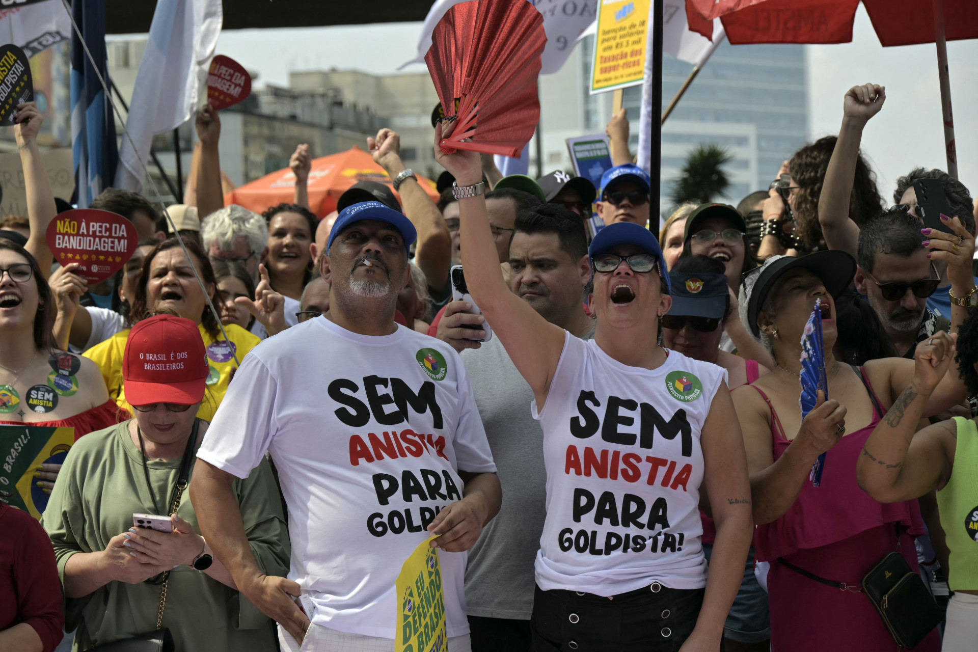Milhares de pessoas protestaram contra a anistia em São Paulo neste domingo - Nelson Almeida / AFP