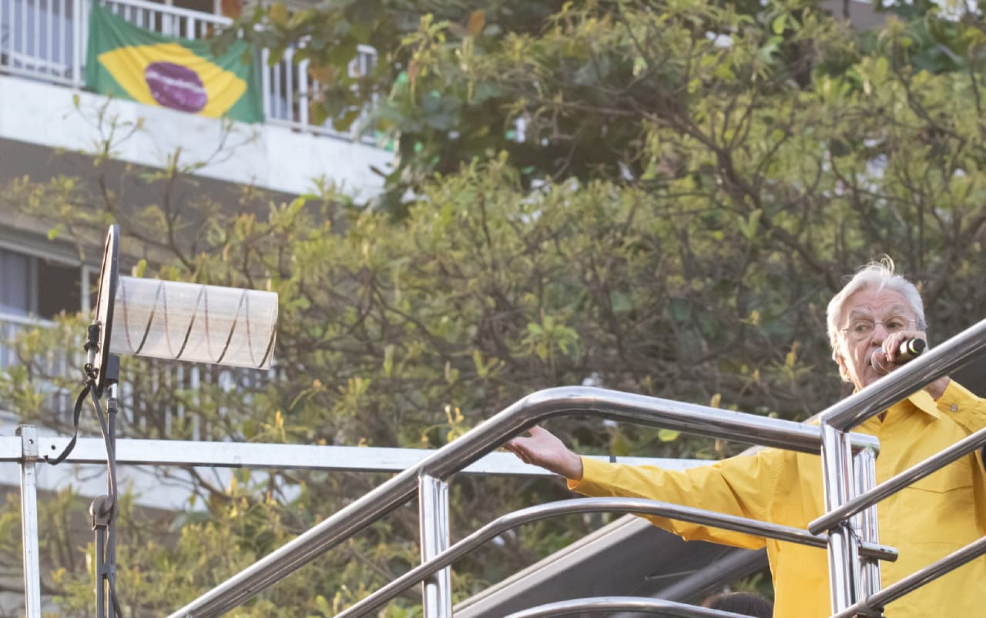 Caetano Veloso foi um dos artistas que se apresentou na manifestação em Copacabana - Érica Martin/Agência O DIA