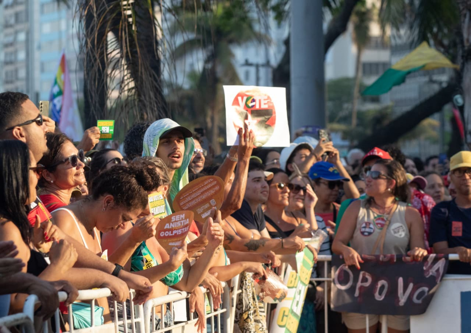Manifestação contra PEC da Blindagem e anistia reuniu milhares de pessoas em Copacabana - Érica Martin/Agência O DIA
