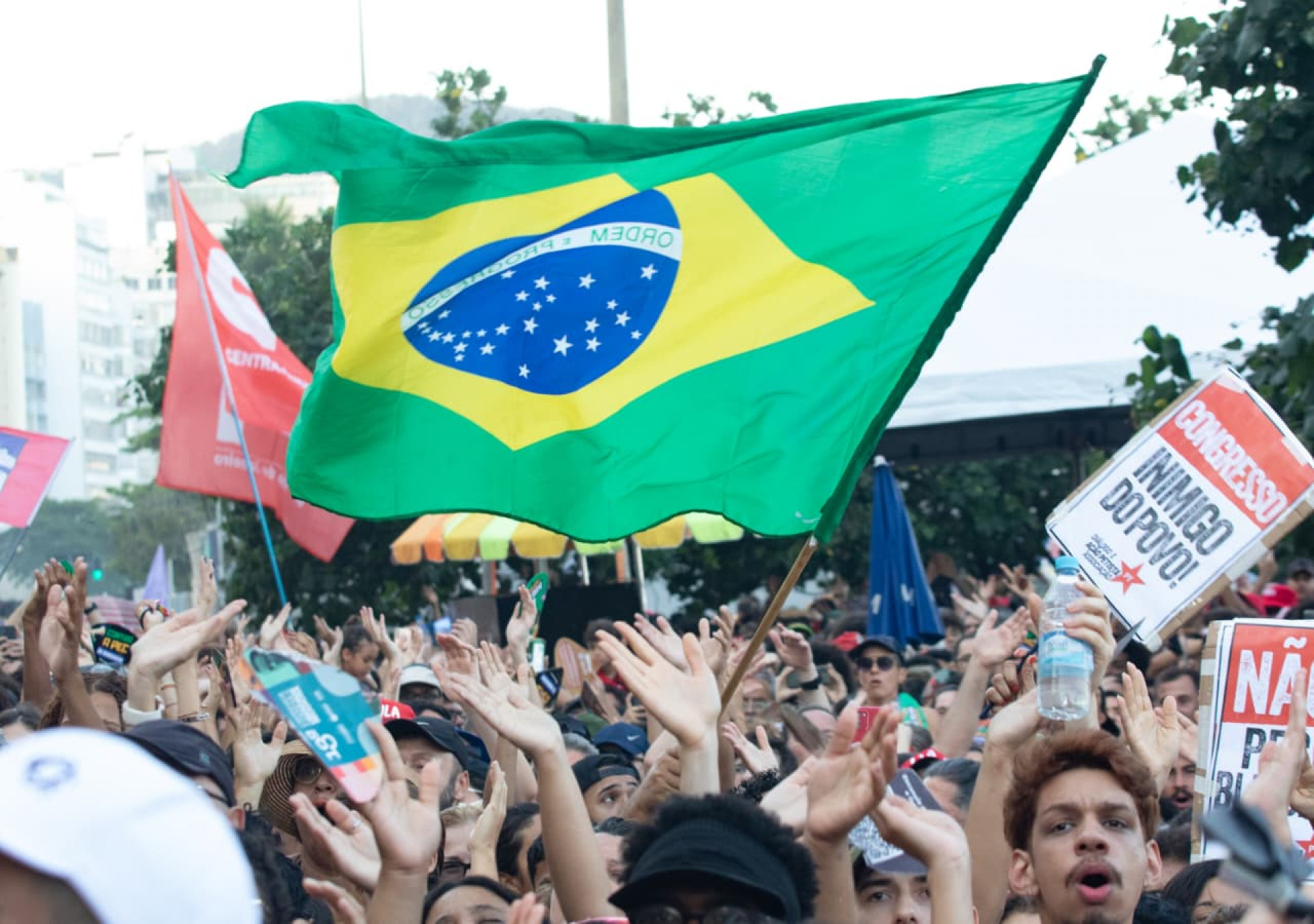 Manifestação contra PEC da Blindagem e anistia reuniu milhares de pessoas em Copacabana - Érica Martin/Agência O DIA