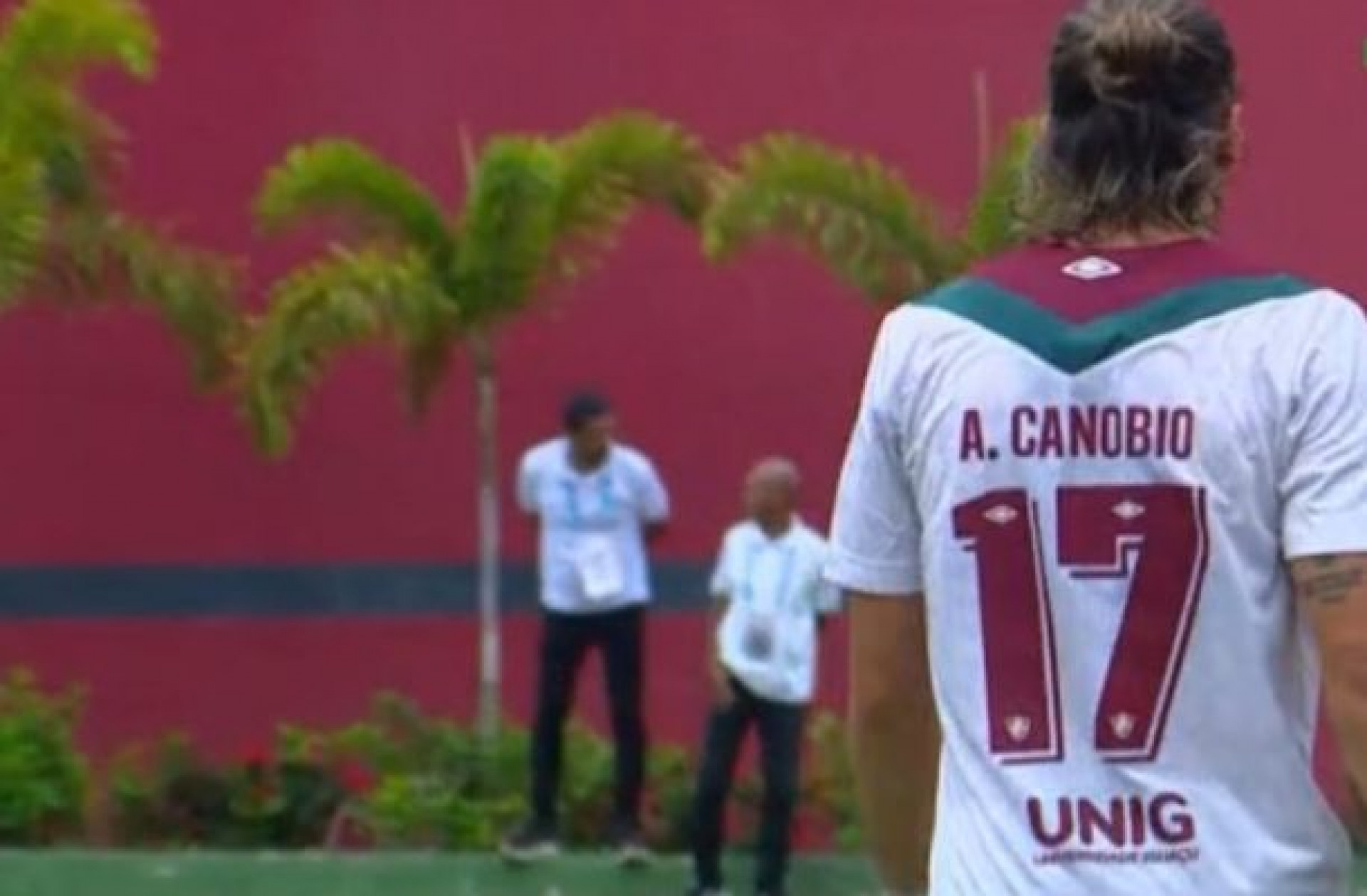 Fluminense comete gafe e erra nome de Canobbio na camisa