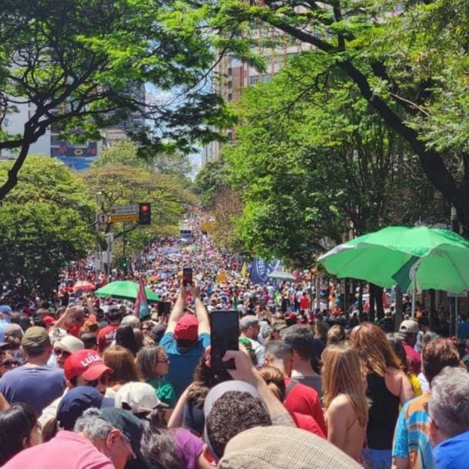 Em Belo Horizonte, milhares de pessoas foram para as ruas  - Reprodução / Redes Sociais