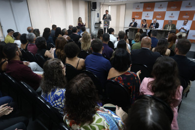 Prefeitura empossa aprovados no concurso da Niterói Prev