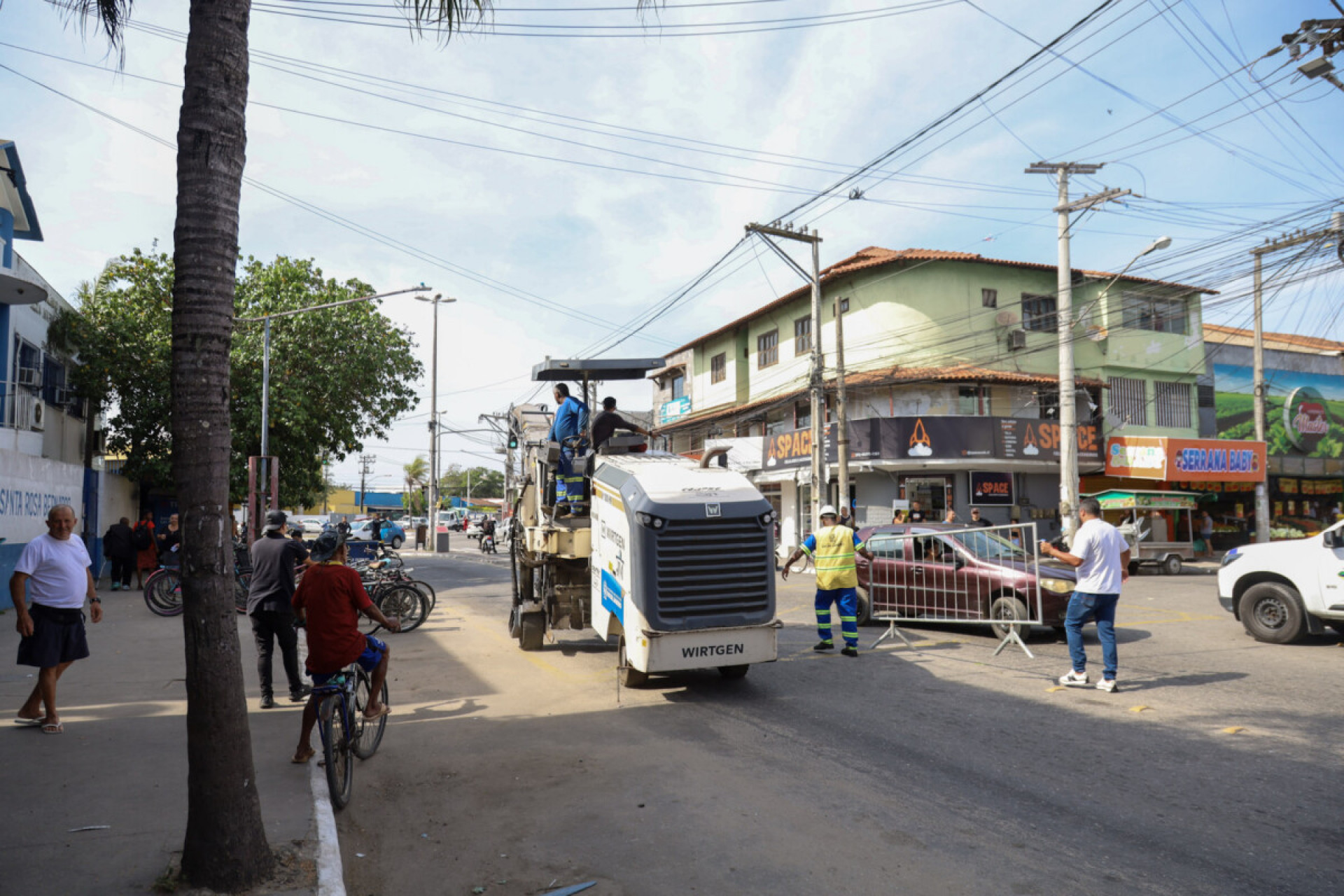 Obras na Avenida Ezio Cardoso da Fonseca, no Jardim Esperança - Ascom