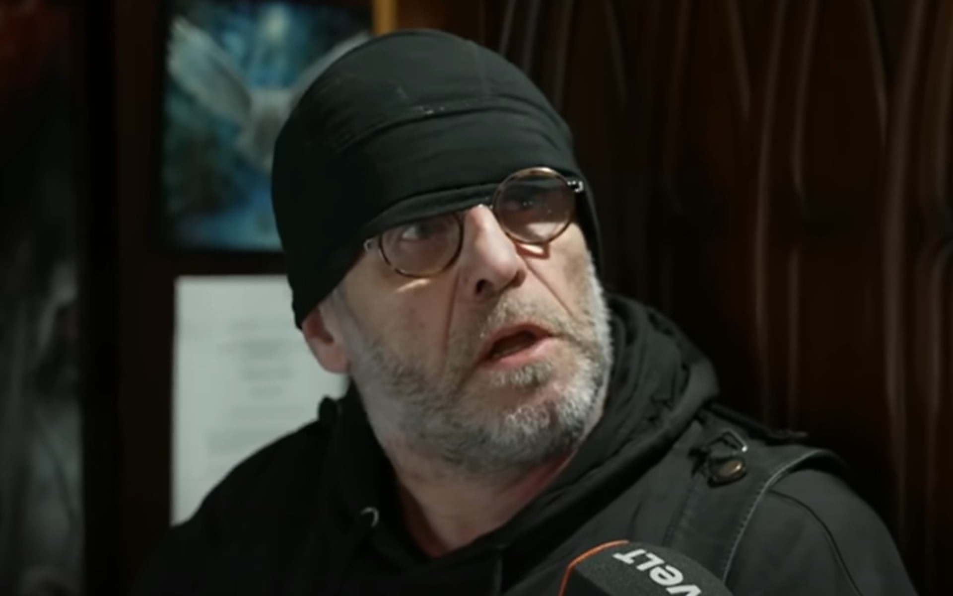 Hans-Velten Reisch, de 60 anos, foi obrigado a retirar a placa do estabelecimento - Reprodu&ccedil;&atilde;o / Welt