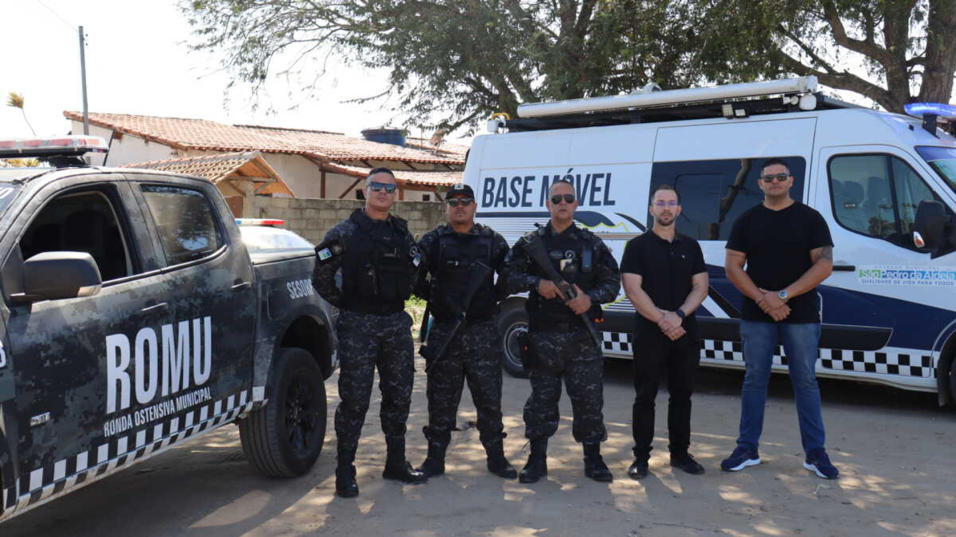 Entrega de água potável a mais de 600 famílias - Renan Freitas