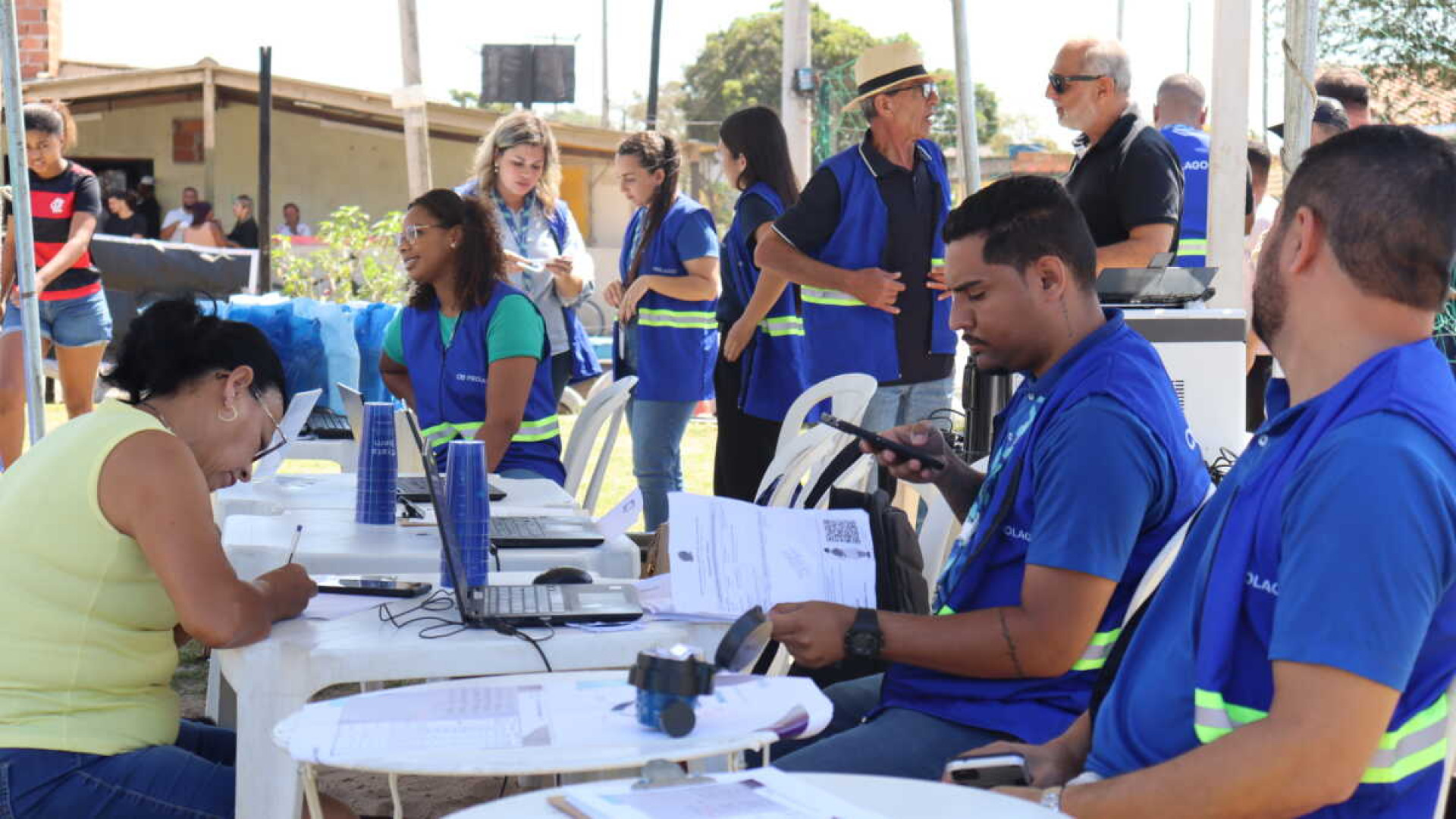 Entrega de água potável a mais de 600 famílias - Renan Freitas