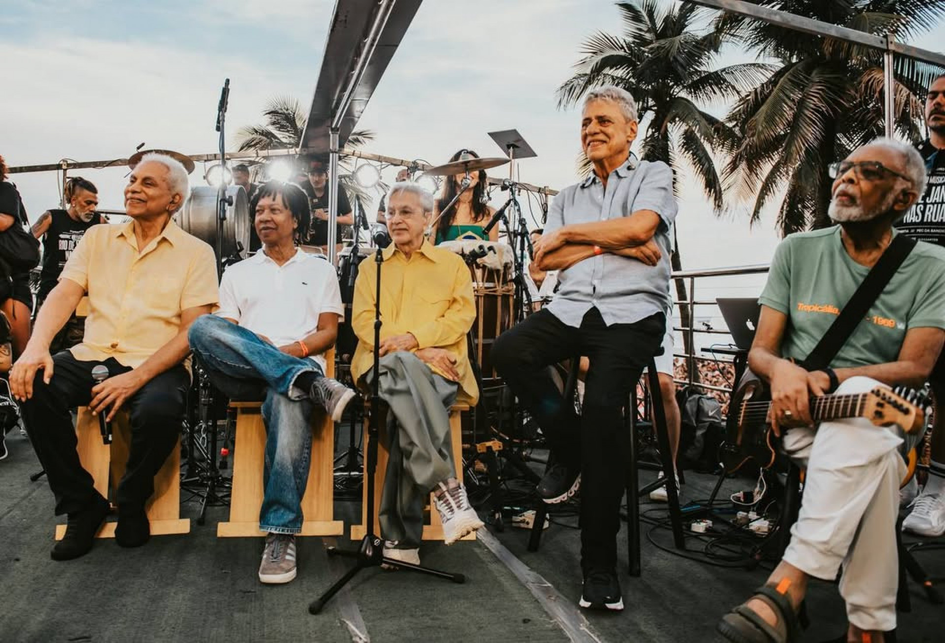Caetano Veloso, Gilberto Gil, Chico Buarque e mais artistas cantam juntos em ato contra PEC da Blindagem - Reprodução / Instagram