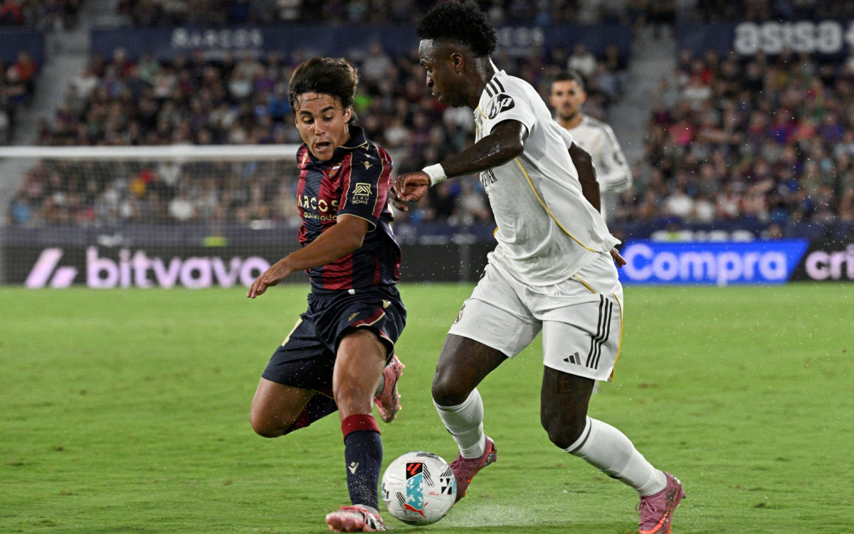 Vini Jr em ação pelo Real Madrid contra o Levante, em Valencia
