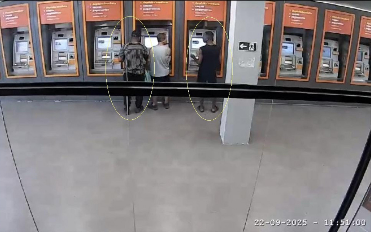 Atuação de criminosos foi registrada por câmeras de banco