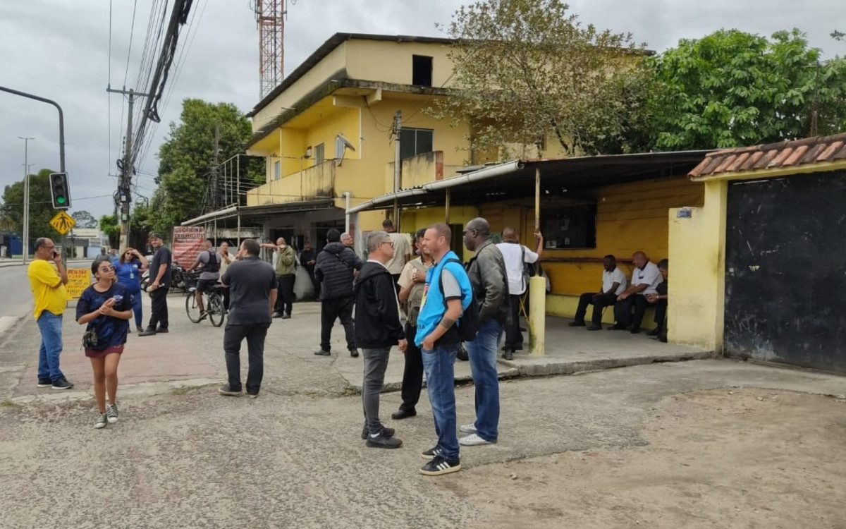 Greve de rodoviários afetou 23 linhas de ônibus na Zona Oeste, nesta terça (23)