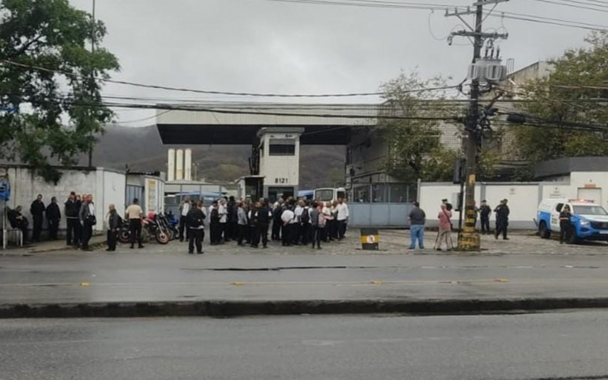 Greve de rodoviários afetou 23 linhas de ônibus na Zona Oeste, nesta terça (23)