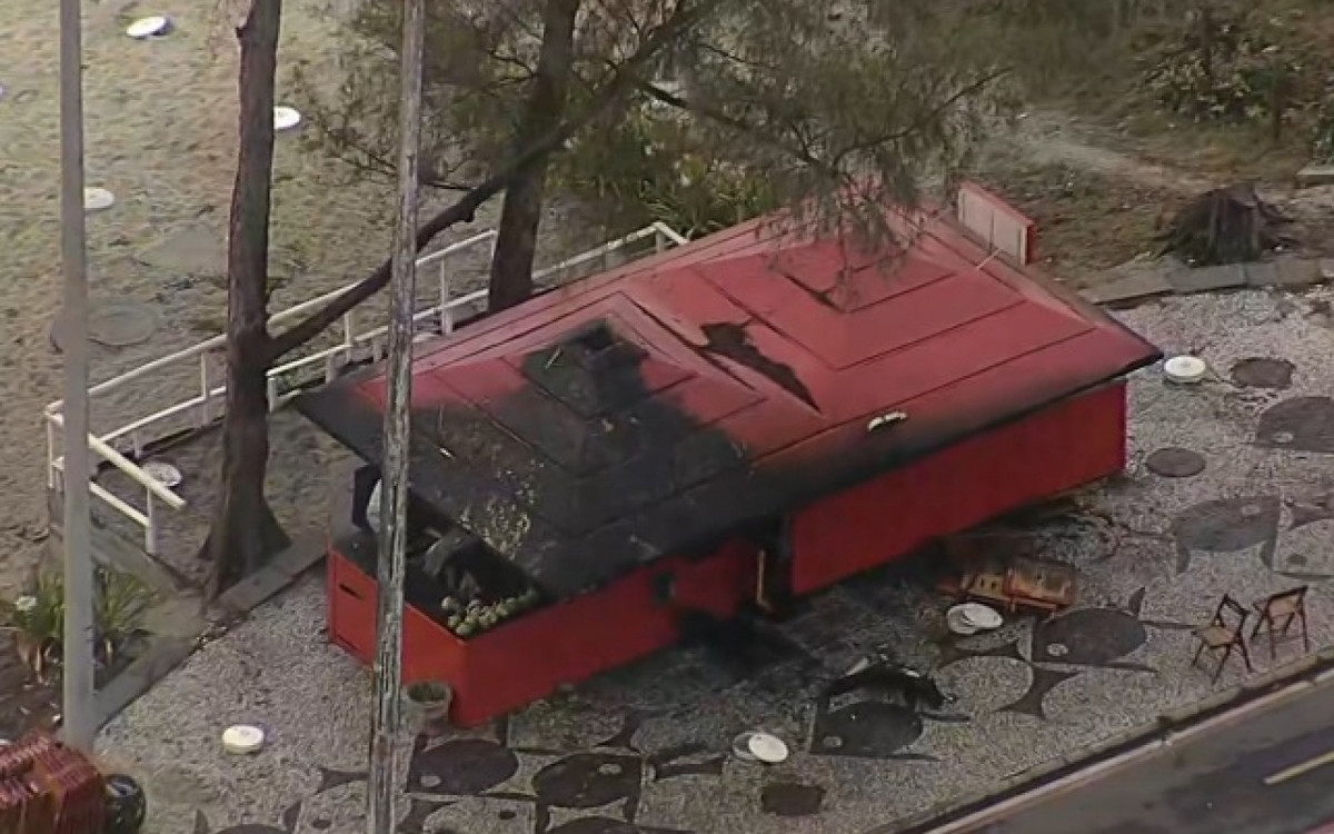 Parte da cobertura foi danificada pelo fogo