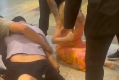 Vídeo: Funcionários e clientes brigam em shopping da Zona Norte