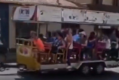 Vídeo: Trenzinho desgovernado se solta de carro e percorre 200 metros em MG