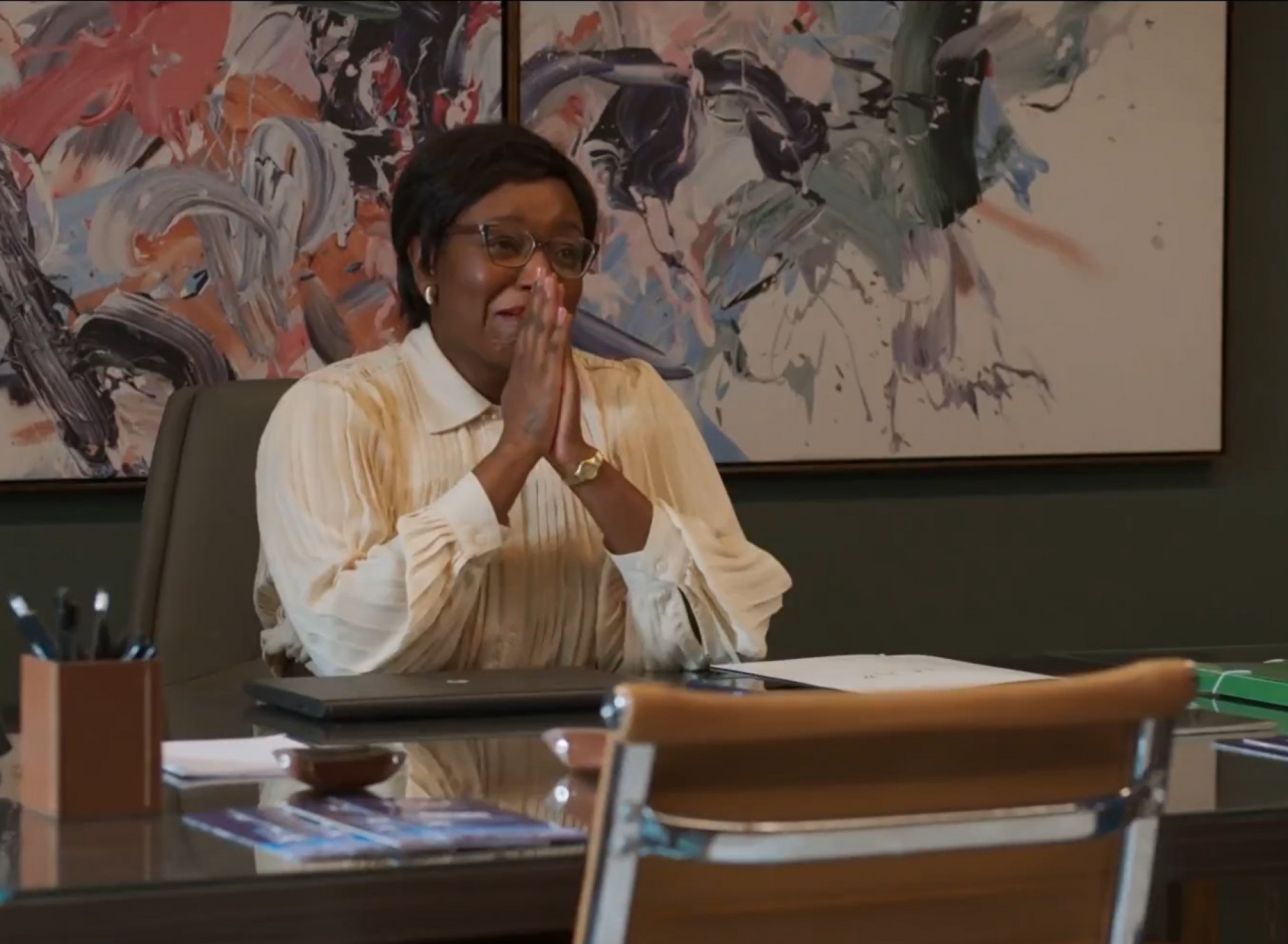 Consuêlo (Belize Pombal) é promovida em 'Vale Tudo' - Reprodução de vídeo / TV Globo