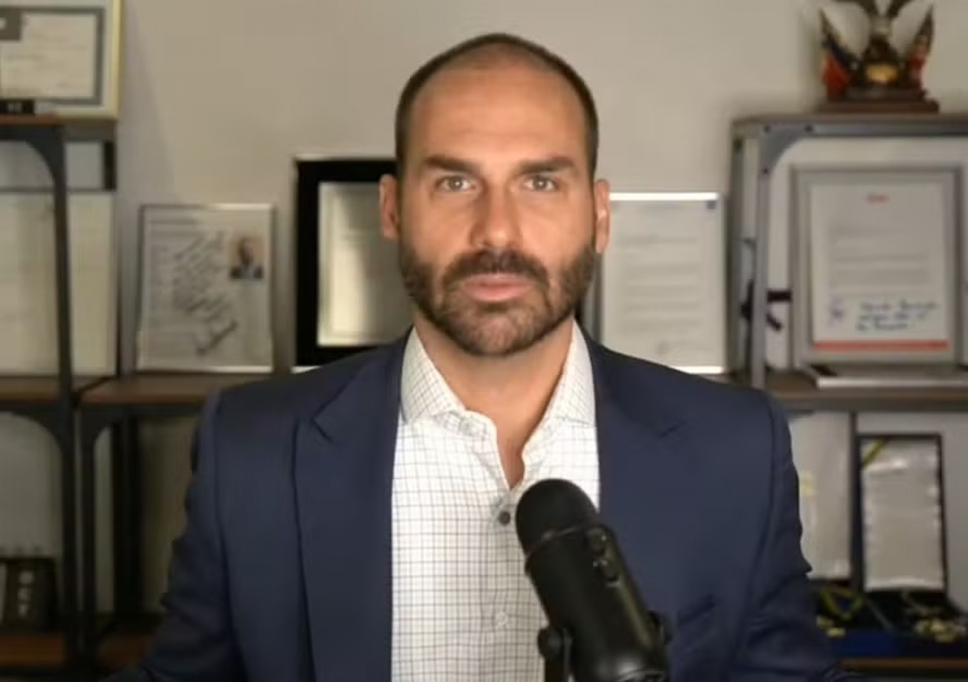 Cármen acompanha Moraes e vota para condenar Eduardo Bolsonaro por difamação contra Tabata