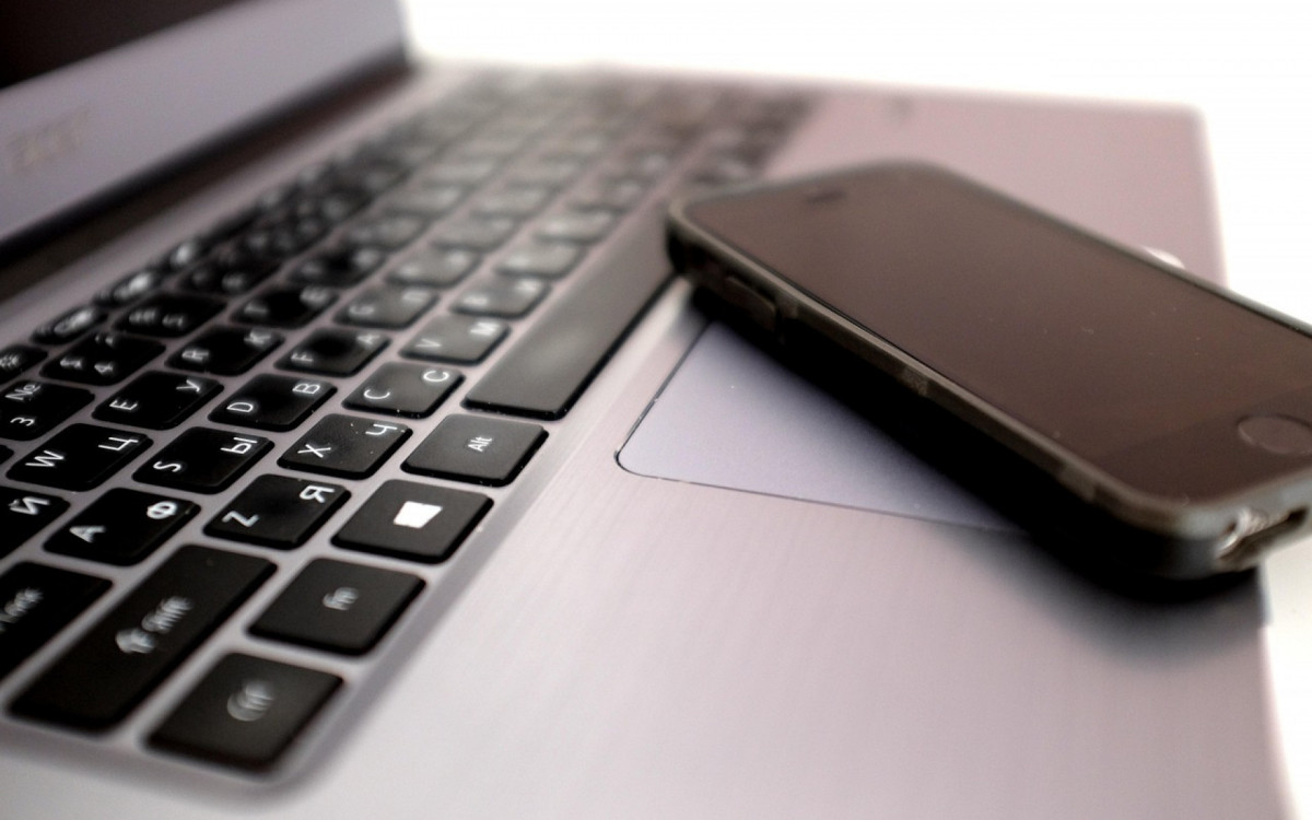 Estudo aponta que 76% dos entrevistados utilizam IA semanalmente ou diariamente