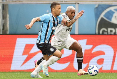 Botafogo leva gol no fim, empata com o Grêmio e desperdiça chance de ir ao G4