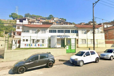 Creche é invadida por criminosos durante operação policial no Morro do Juramento, na Zona Norte