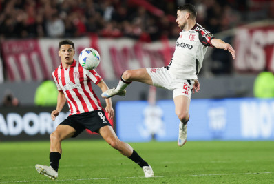 Rossi vai do inferno ao céu, Flamengo vence Estudiantes nos pênaltis e vai à semi da Libertadores
