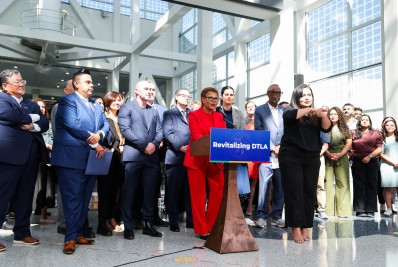 Banheiro público de quase US$ 1 milhão é alvo de críticas em Los Angeles