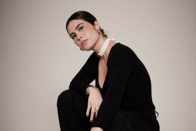 Maria Maud fala sobre carreira artística e elogia a mãe, Cláudia Abreu: 'Maravilhosa'