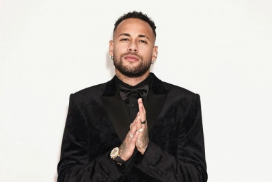 Neymar processa jornalista após acusação de vício em uísque com energético