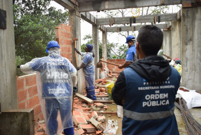 Quatro construções irregulares na Rocinha são demolidas