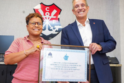 Deputada Verônica Lima faz entrega simbólica do título de Patrimônio Cultural Clube de Regatas do Flamengo