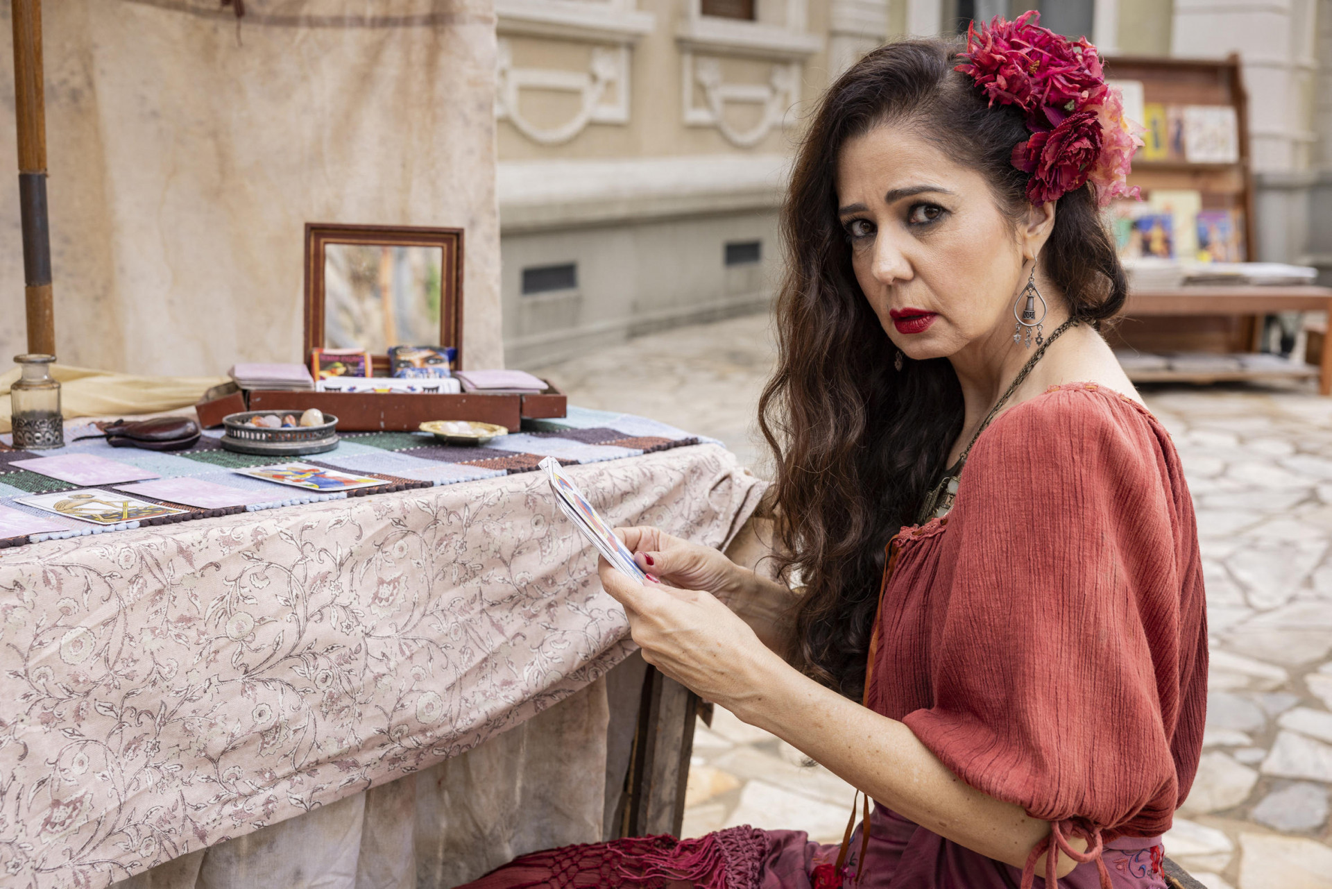 Carmem aparece na trama como alguém do passado de Zulma  - Fabio Rocha/TVGlobo