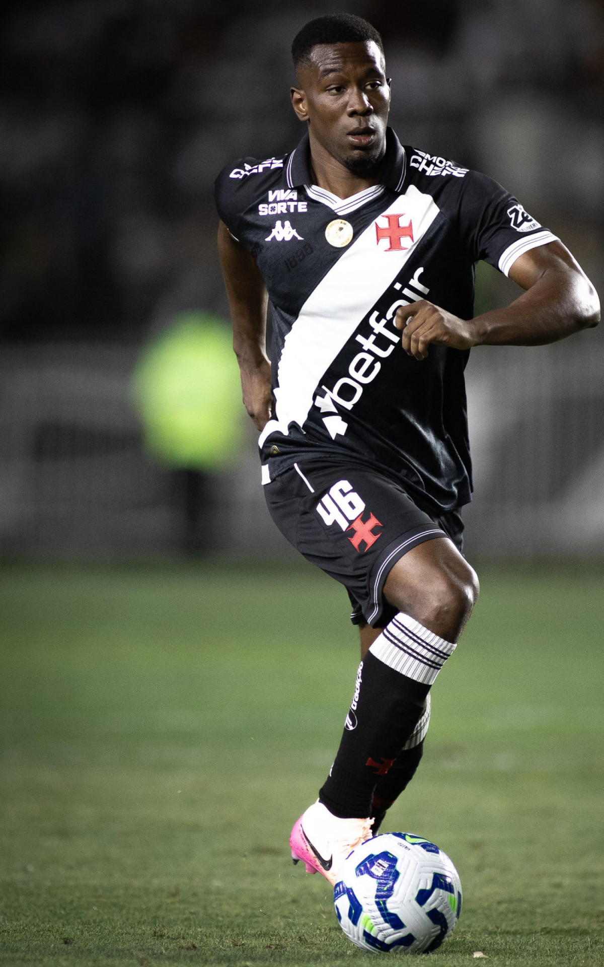 Carlos Cuesta em a&ccedil;&atilde;o durante jogo do Vasco - Matheus Lima/Vasco