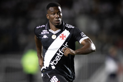 Reforço para a zaga do Vasco, Carlos Cuesta mostra poder de decisão no ataque