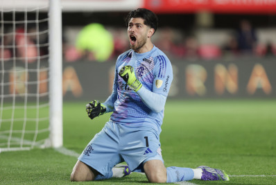 Imprensa argentina exalta momento de Rossi no Flamengo: 'Um goleiro que é uma maravilha'