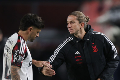 Filipe Luís recebe elogios de jornal espanhol após classificação do Flamengo