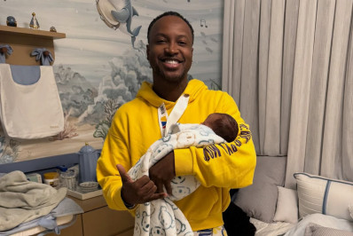 Thiaguinho surge em novo clique com o filho nos braços