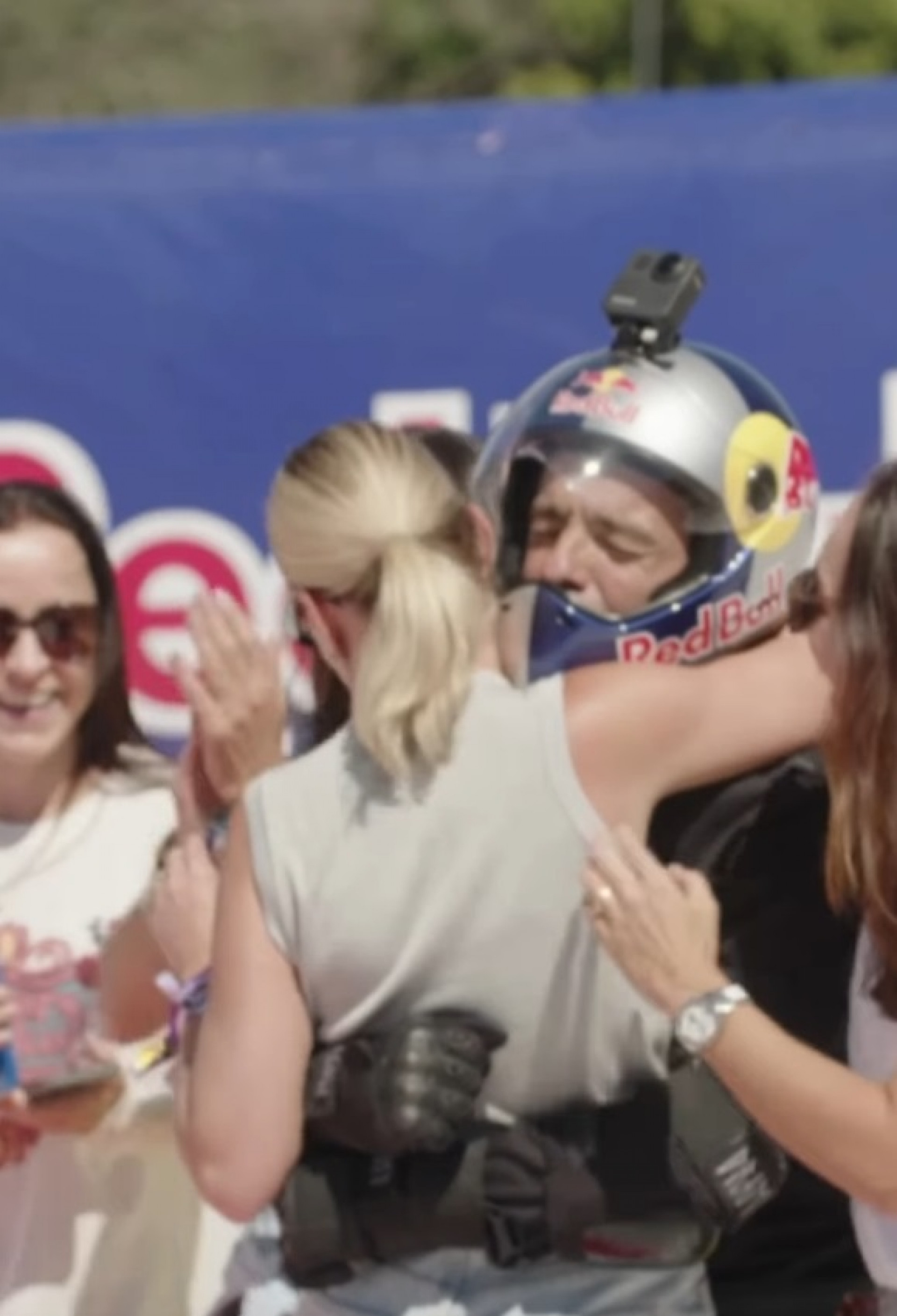 Sandro comemora com a família após quebrar recorde mundial - Reprodução / Instagram