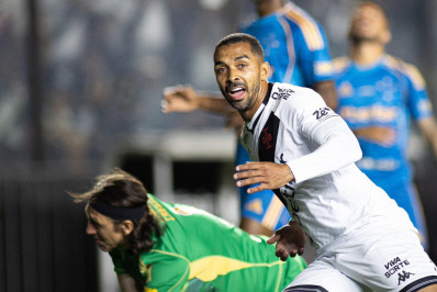 Vasco vence o Cruzeiro em São Januário e sobe na tabela do Brasileirão