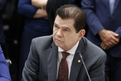 Deputado Mauro Benevides Filho sofre AVC e é internado