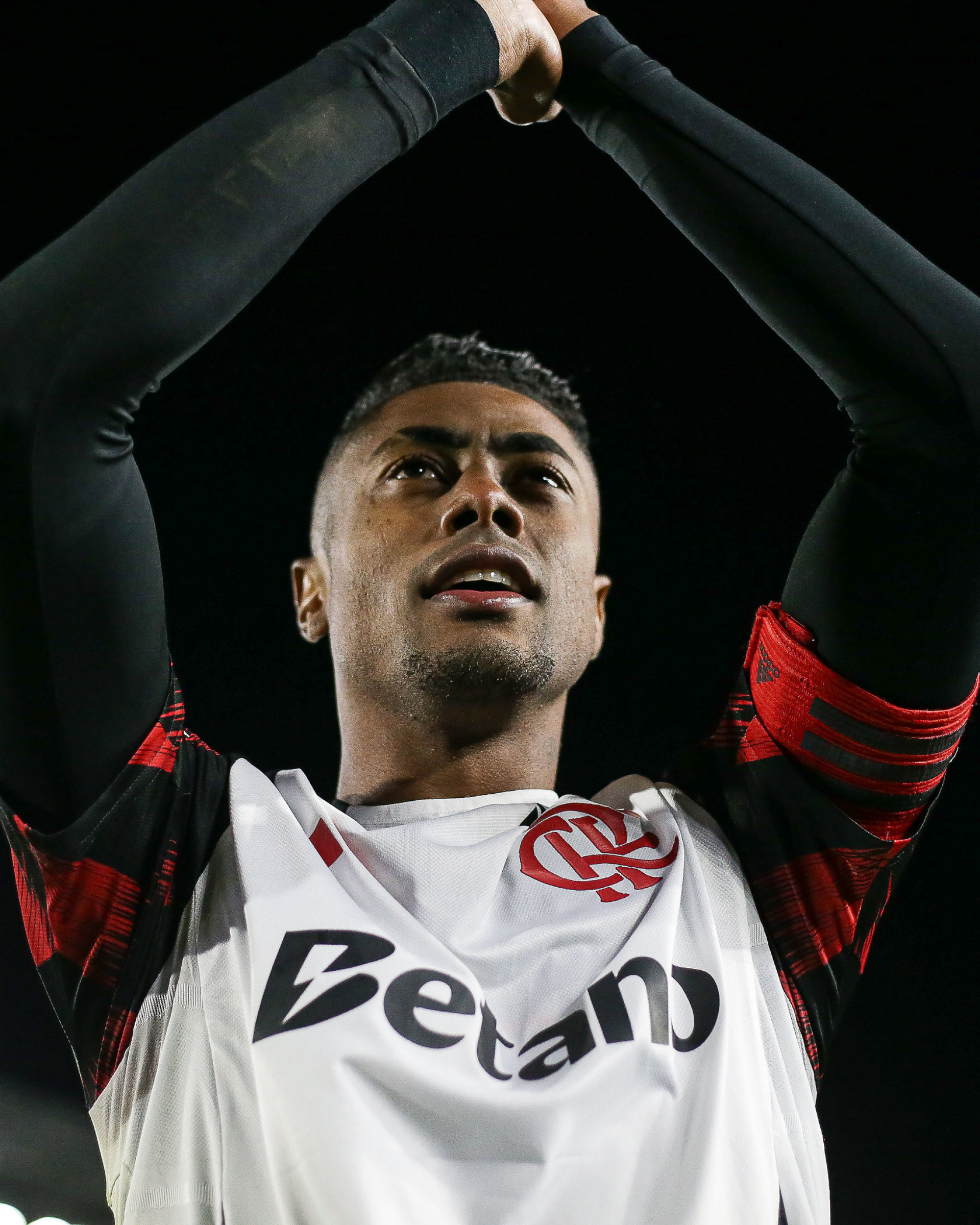 Bruno Henrique entrou em campo no segundo tempo de Estudiantes x Flamengo