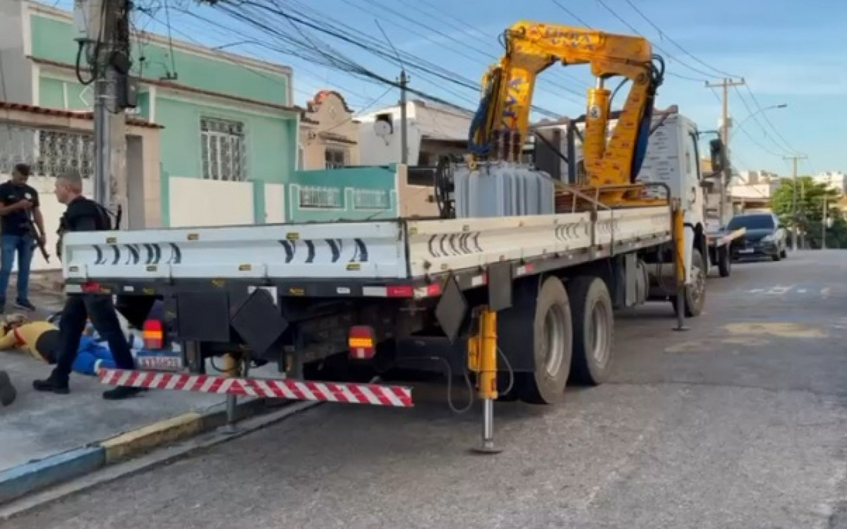 Bandidos usavam um caminhão com munck para se passaram funcionários de concessionária
