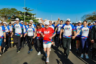 'Não tem motociata, tem caminhada de educadores', diz Lula ao fim de evento dos 95 anos do MEC